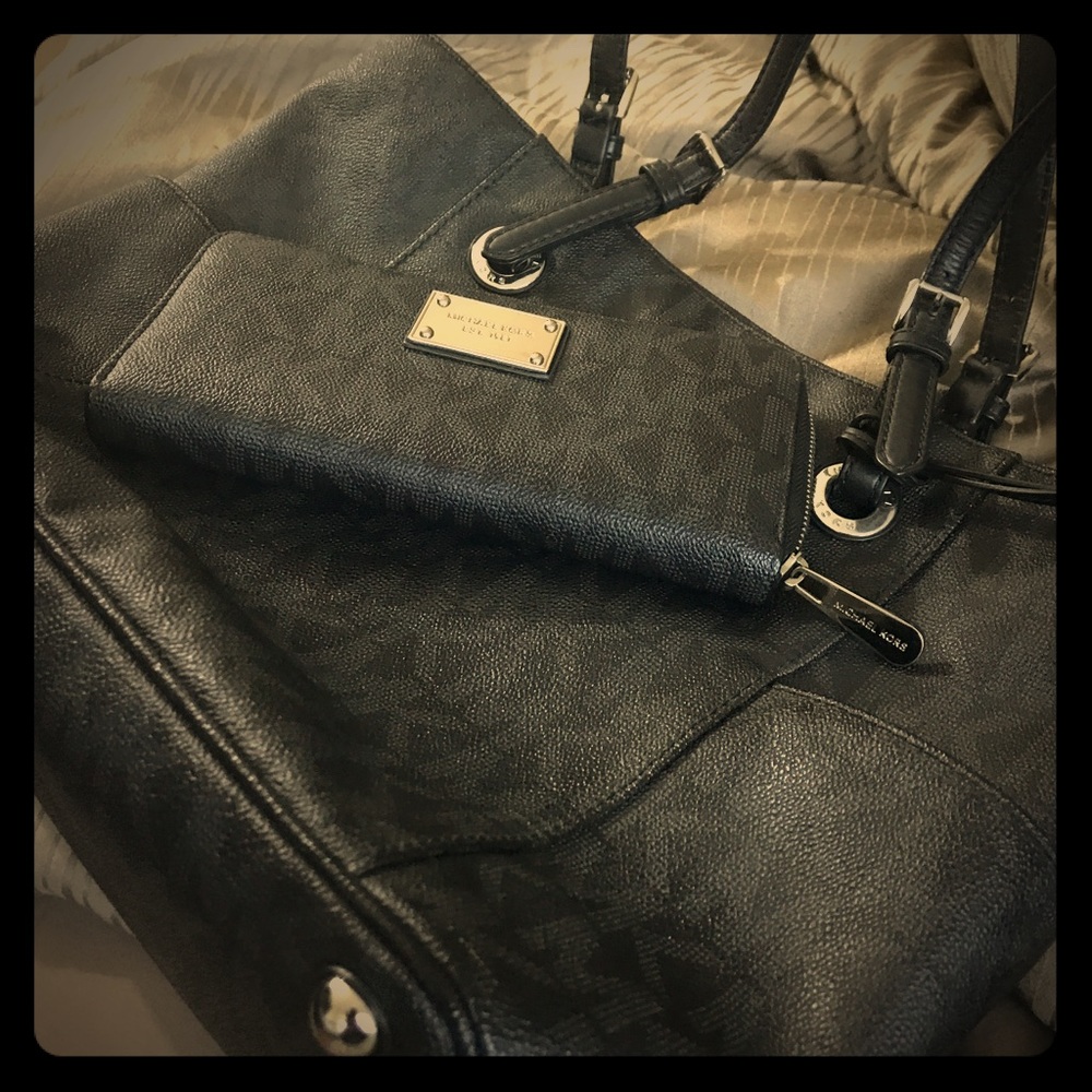 Michael kors purse and wallet